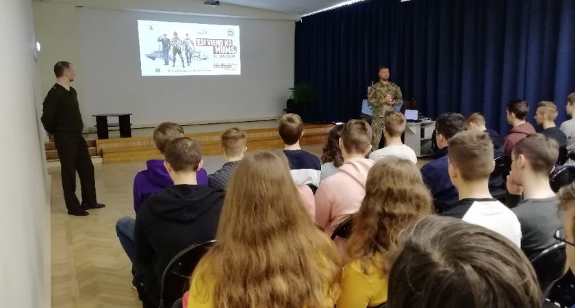 NBS pārstāvji viesojās Austrumlatvijas Tehnoloģiju vidusskolā