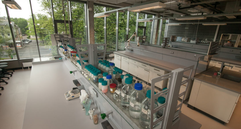 Īstenoja jaunatnes iniciatīvu projektu „Chemical Brains 2g/mol”
