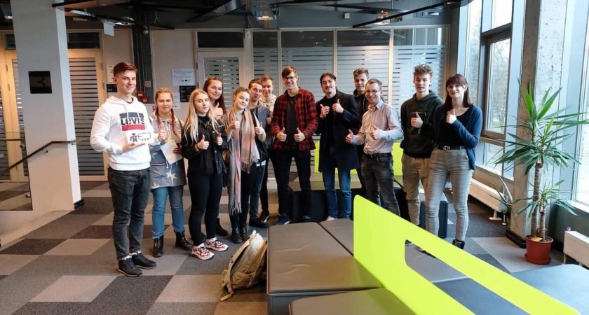 ATV skolēni Ēnu dienā gūst pieredzi Rēzeknes Tehnoloģiju akadēmijā