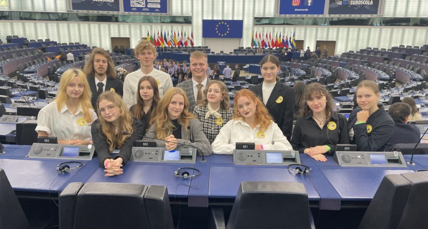 Austrumlatvijas Tehnoloģiju vidusskolas un Rēzeknes Valsts poļu ģimnāzijas skolēni arī šoruden pārstāv Latviju Eiropas Parlamenta programmā “Euroscola”