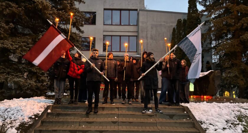 Svinam Latvijas 107. dzimšanas dienu!