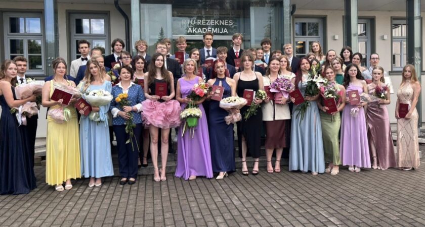RTU Austrumlatvijas Tehnoloģiju vidusskola svin 10. izlaidumu